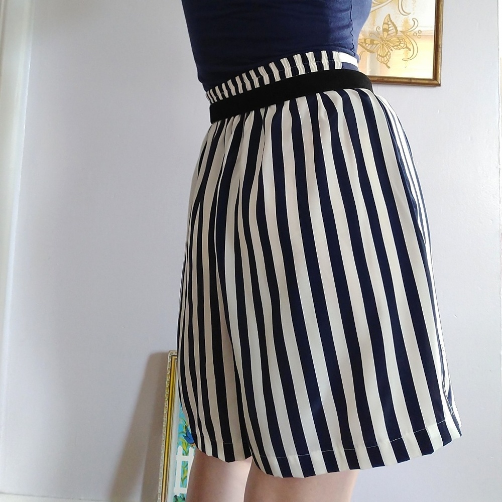 Vintage high waisted striped flowy shorts - Picture 4 of 5